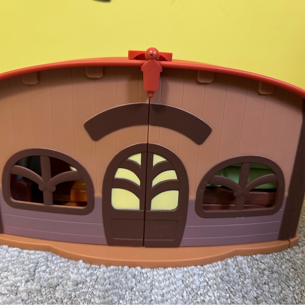 Bluey School house set